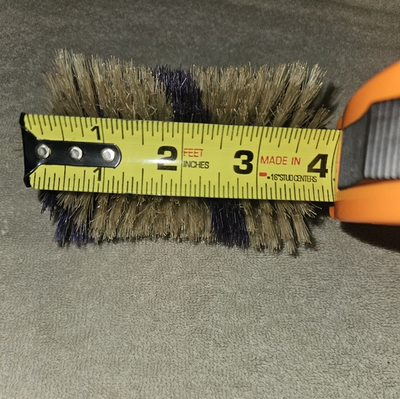100% BOAR BRISTLE SALON GRADE ROUND BRUSH. STRONG FOAM COVERED HANDLE. GRABS👍 - Picture 3 of 4